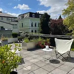 Frühstückspension V - Zwischen Kultur Und