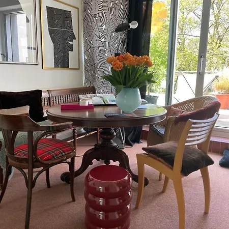 V - Zwischen Kultur Und