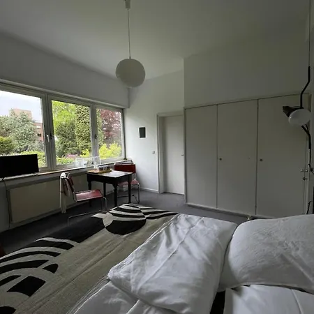 V - Zwischen Kultur Und