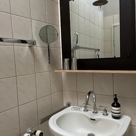 V - Zwischen Kultur Und Bed & Breakfast 3*