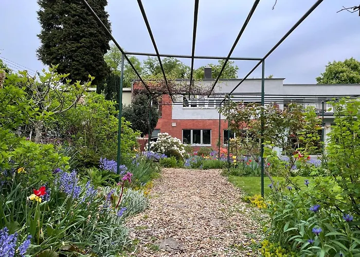 V - Zwischen Kultur Und Bed & Breakfast 3*