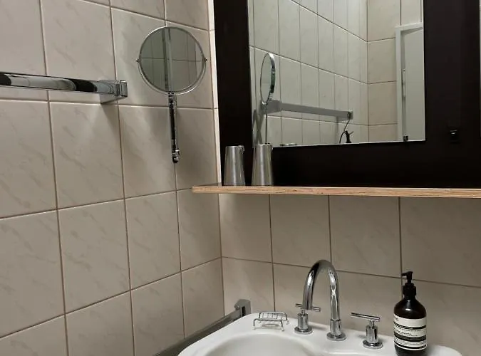 V - Zwischen Kultur Und Bed & Breakfast 3*