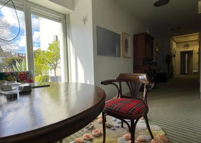 V - Zwischen Kultur Und Bed & Breakfast 3*